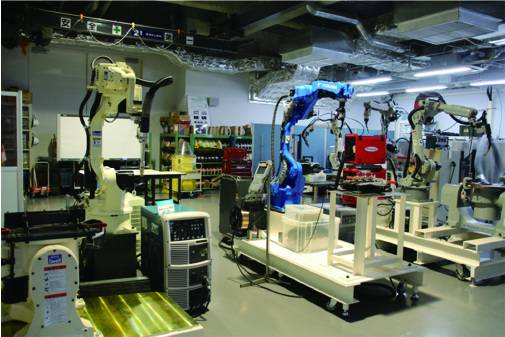最新ロボットによる多様なデモンストレーション設備